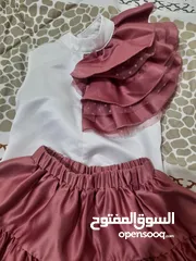  3 طقمين من شي ان طلعو صغار لبسة وحدة او لبستين  قماشهم ممتاز وتفصيلهم ممتاز وكل مواصفاتهم ممتازة وفي