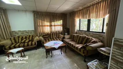  23 منزل للبيع موقع مميز و اطلاله مميزه و محدث بالكامل