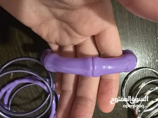  5 اساور بلاستيك بنفسجي، وفضي عدد 15