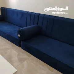  1 مجلس عربي مع السجادة،6 فرشات و6مساند و6مراكي، مستعمل شبه جديد استعمال عرسان