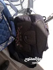  7 مستلزمات بيبي حديثي الولادة والرضع كووت وشنته وكارسيت وفرشة لعب وغيار موجودات بالبقعة