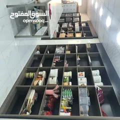  1 محل حلويات غربيه وايس كريم للبيع او للضمان