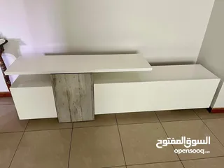  3 طاولة تلفزيون للبيع بحالة الجديدة من ميداس مميزة مع وحدات تخزين