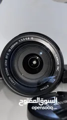  1 عدسة كانون شاملة Canon EF-S 18-200mm IS مع شاحن وبغطائها - للبيع