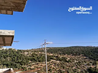  16 بيت عظم للبيع  مكون من ثلاثة طوابق عظم للبيع  عجلون الهاشميه  اطلاله بانوراما  قرب التلفريك