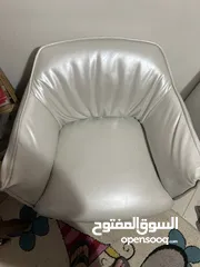  4 كرسي جلد فخم ارجل حديد