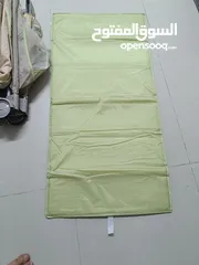  24 تخت بيبي نظيف جدا قابل للطي مثل ما هو وضح بالصور  عربايه مشي للاطفال تفتح وتسكر بحاله جيده جدا