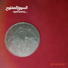  14 قطع نقدية قديمة تونسية وغير تونسية وساعة جيب ألمانية و مغارف سبولة ومفتاح قديم