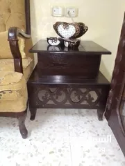  2 طقم طاولات ثلاث قطع بحاله جيده الطاوله الكبيره بحاجه لغراء وتثبيت كما واضح بالصوره