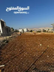  2 قطعة أرض مستوية مميزة قُرب بيت ساحور و تبعد 7 دقائق عن مزموريا قُرابة الدونمين ( 1940 م2 ) منطقة أ