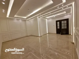  3 بالاقساط بتشطيب فندقي 220 متر باطلاله مميزة في ديرغبار النوابلسة مطلة على عبدون و طريق المطار
