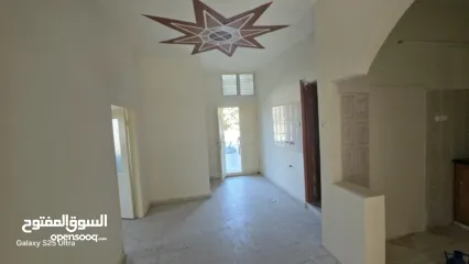  2 يتوفر لدينا شقة مع مخازن للبيع