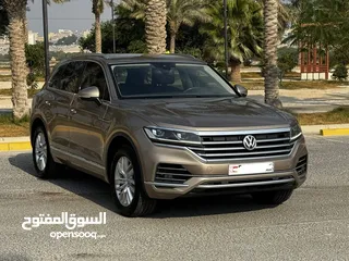  1 Volkswagen Touareg 2018 (Gold)