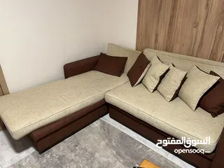  2 طقم كورنر 7 مقاعد بحالة جيدة جداً تفصيل نوع ثقيل قماش ممتاز