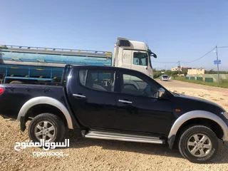  4 ميتسوبيشي L200