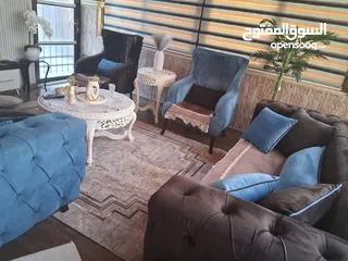  8 طقم كنبايات مميز مع طاولات فاخرة باللون البيج