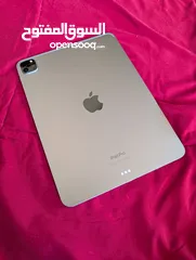  1 iPad Pro 11 M2 128GB  Space Gray ( بطارية 99% )