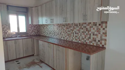  1 شقة للإيجار طابق ثالث