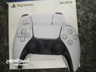  1 يد بلايستيشن 5 استعمال 2 يومين جديدة يا دوب تم استعمالها