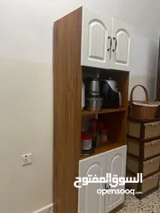  3 فاترينا مطبخ متعددة الاستخدامات – أناقة وتنظيم في قطعة وحدة! مصنوعة من خشب قوي ومتين ومقابض أنيقة