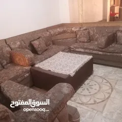  9 كنب للبيع مستعمل قابل تفاوض بشي بسبط تسع مقاعد