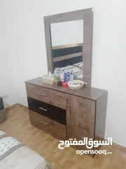  3 غرفة نوم وطاولة سفرة و سجاد و مروحة للبيع