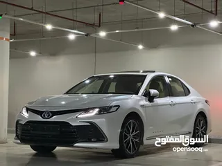  9 Toyota Camry 2023 Gle  بحالة الوكالة