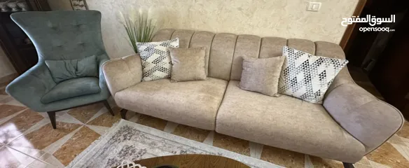  2 طقم كنب بحاله ممتازه