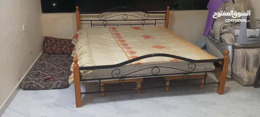  3 تخت مجوز لشخصين للبيع بحاله جيدة جداً