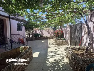  26 منزل للبيع مكون من طابقين الموقع اربد النعيمة طريق عجلون
