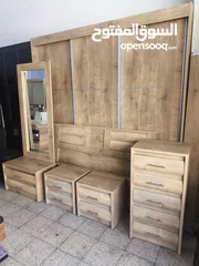  1 غرفة نوم بلون خشبي مميز