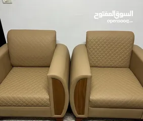  1 طقم كنب كامل للبيع بحالة ممتازة،طقم كنب فخم مثالي لغرفة الضيوف،المكاتب وغرف الجلوسلا يوجد توصيل800₪.