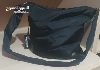  8 حقيبة كتف سوداء ماركة سكتشرز