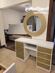  9 غرف نوم ماستر بأحدث الموديلات وأرقاها..  يتوفر غرف نوم خليجي كما موضح بالفيديو.. وغرف شباب وغرف ضيوف