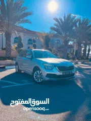  1 سياره سكودا كميك للبيع لون رمادي