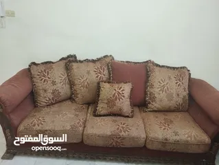  1 طقم كنب مع طاولات مستعمل بحالة جيدة جدا