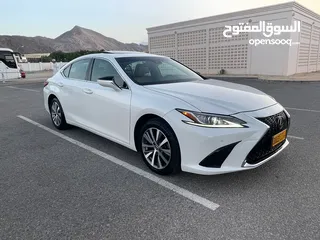  1 لكزس ES 350 حادث بسيط ولون داخلي مميز