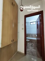  4 شقة صغيرة غير مفروشة مع ساحه للايجار في سطح مرحبا