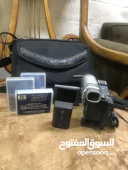  2 كاميرا سوني  معها 3 اشرطه جداد  بدها شاحن فقط