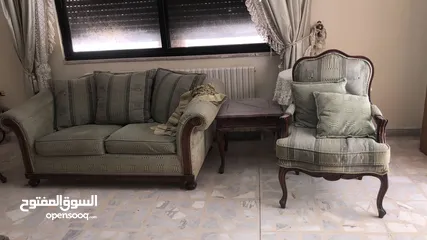  2 طقم كنب للبيع بحاجة غسيل