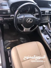  2 Lexus IS200t 2017