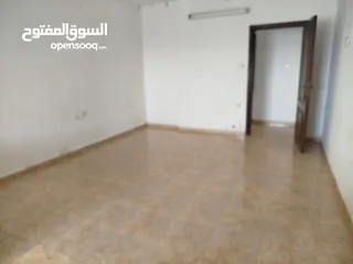  4 شقه للإيجارطابق اول خلف جامع الأزهر طريق جامعة البلقاء