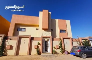 13 منزل في حي الزهور صلاح الدين للبيع