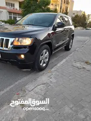  3 Jeep Grand Cherokee 2011                                                          Laredo 4x4