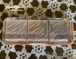  11 احذية جديدة غير ملبوسة وملابس