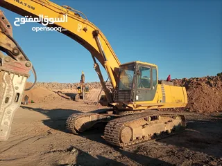  13 بلدوزر D8L +لودر 470 +حفارة 450 +حفارة 300 للإيجار
