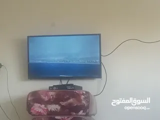  1 شاشه للبيع بحاله ممتازه