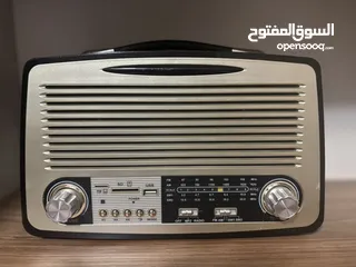  1 راديو كلاسيكي بتصميم Retro أنيق – بحالة ممتازة