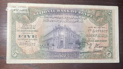  4 عملات مختلفة والمجموعة موضحة بالصور