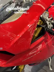  6 Ducati v4s